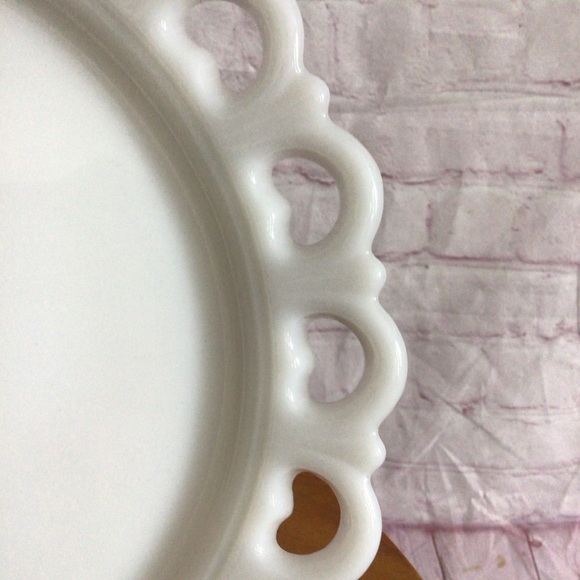 Vintage White Milk Glass Heart Trim Round Cake Plate Platter - Picture 2 of 5